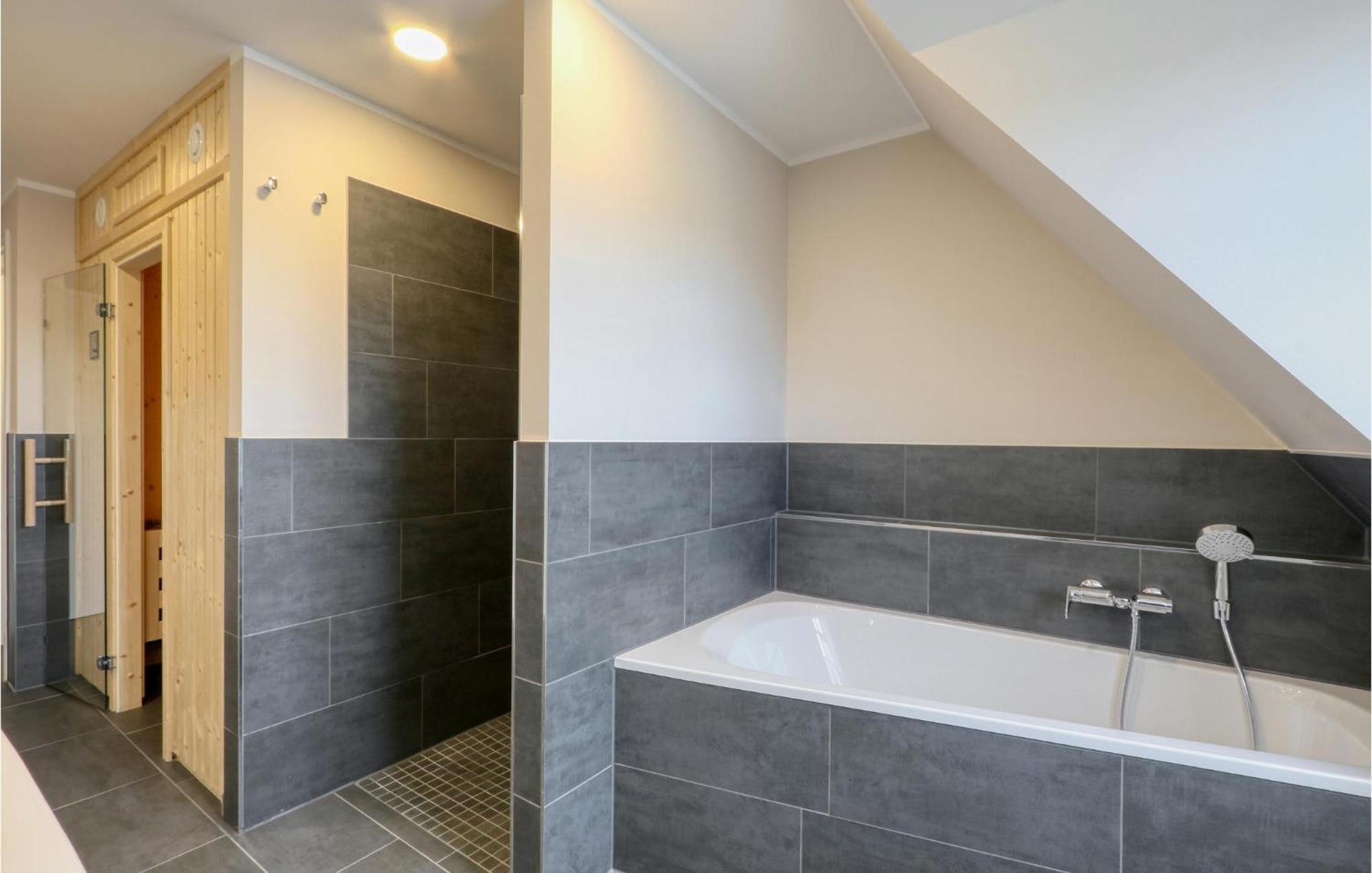 Amazing apartment in Ostseebad Boltenhagen with 1 Bedrooms, Sauna&WiFi Buitenkant foto